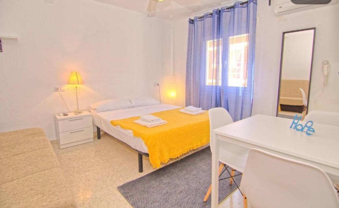Low Cost Room Малага Екстериор снимка