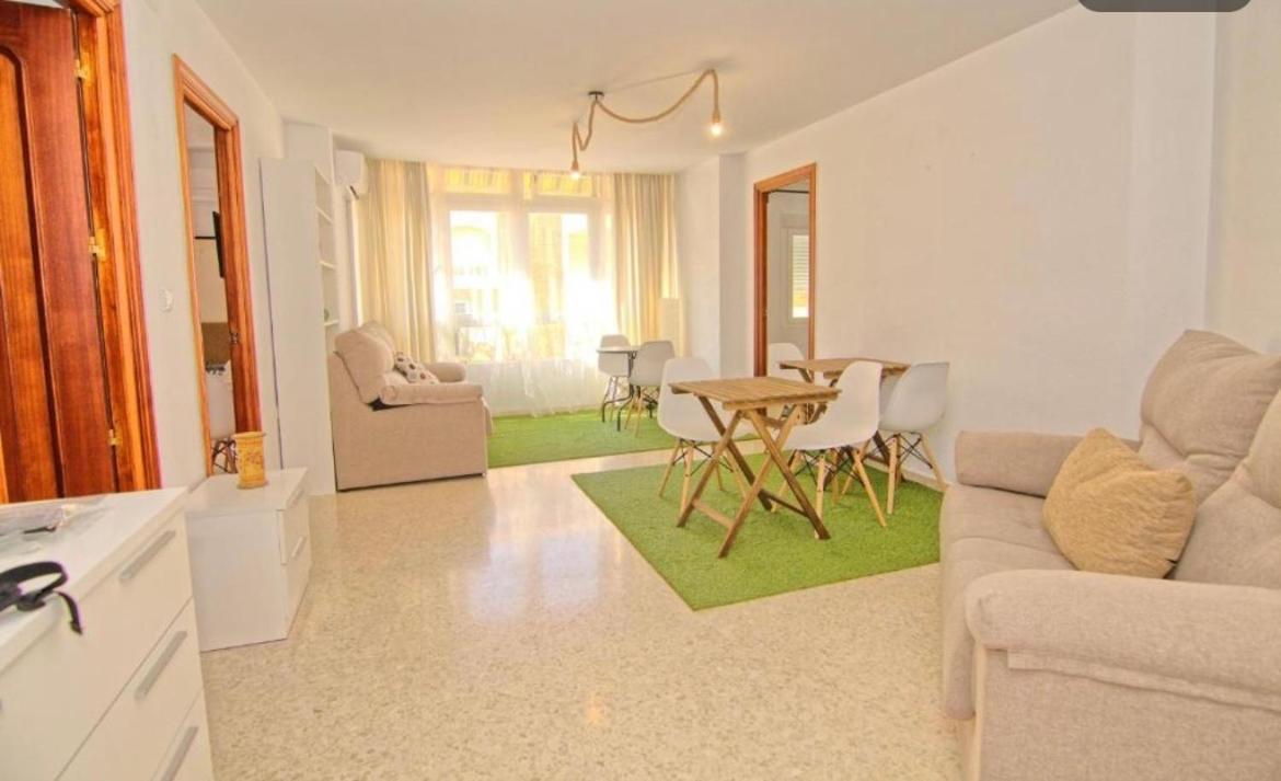 Low Cost Room Малага Екстериор снимка
