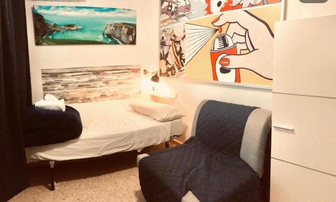 Low Cost Room Малага Екстериор снимка