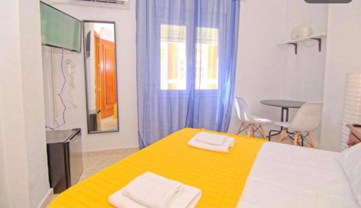 Low Cost Room Малага Екстериор снимка
