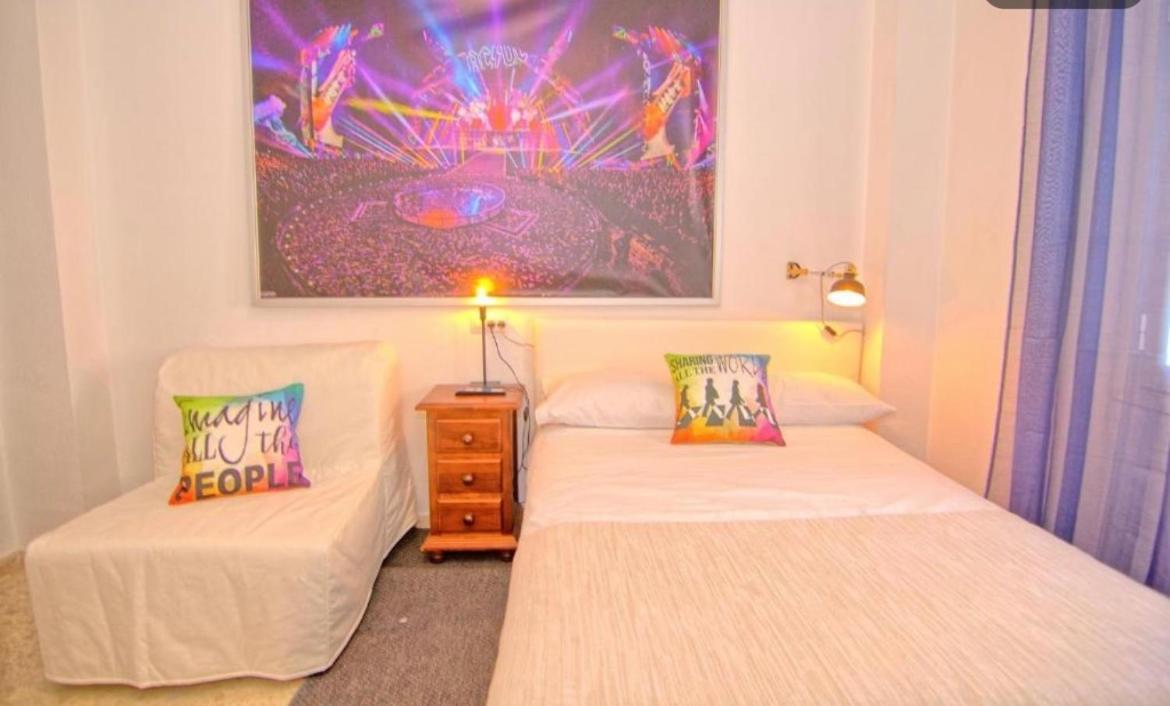 Low Cost Room Малага Екстериор снимка
