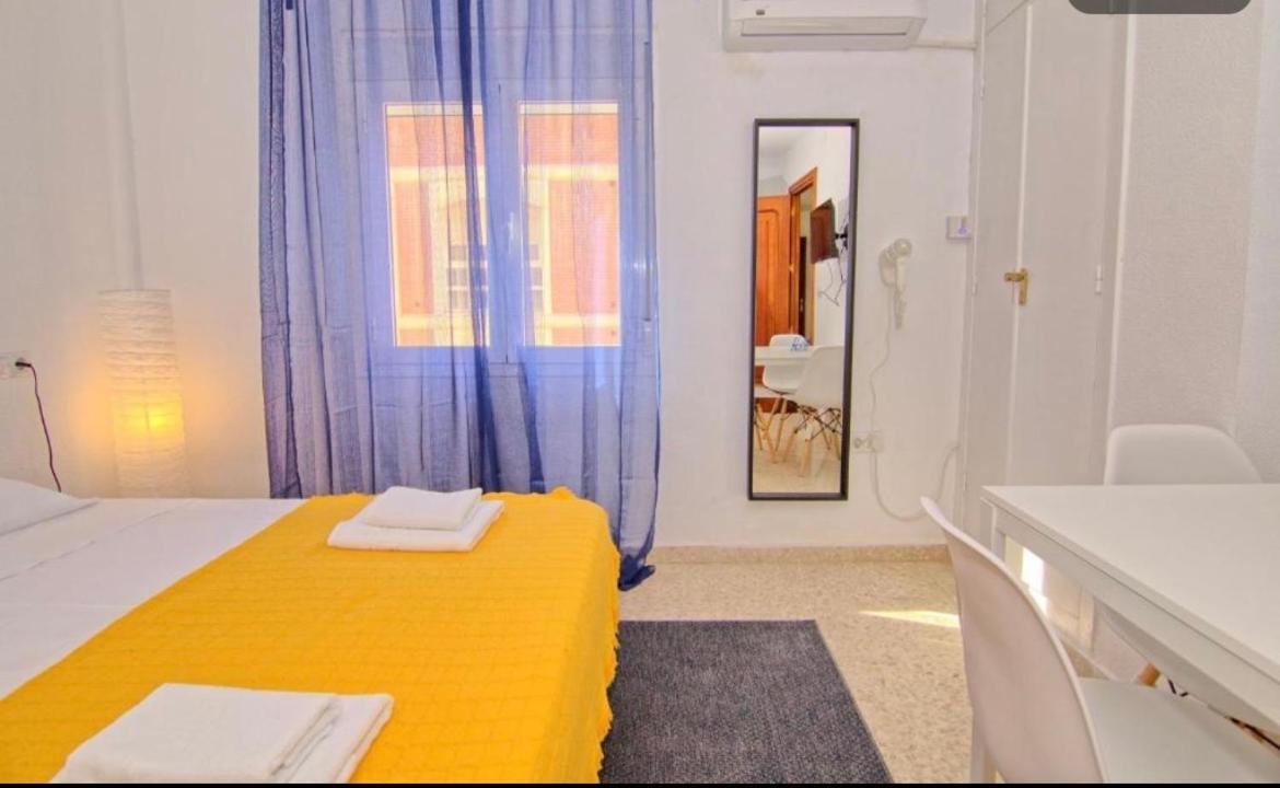 Low Cost Room Малага Екстериор снимка