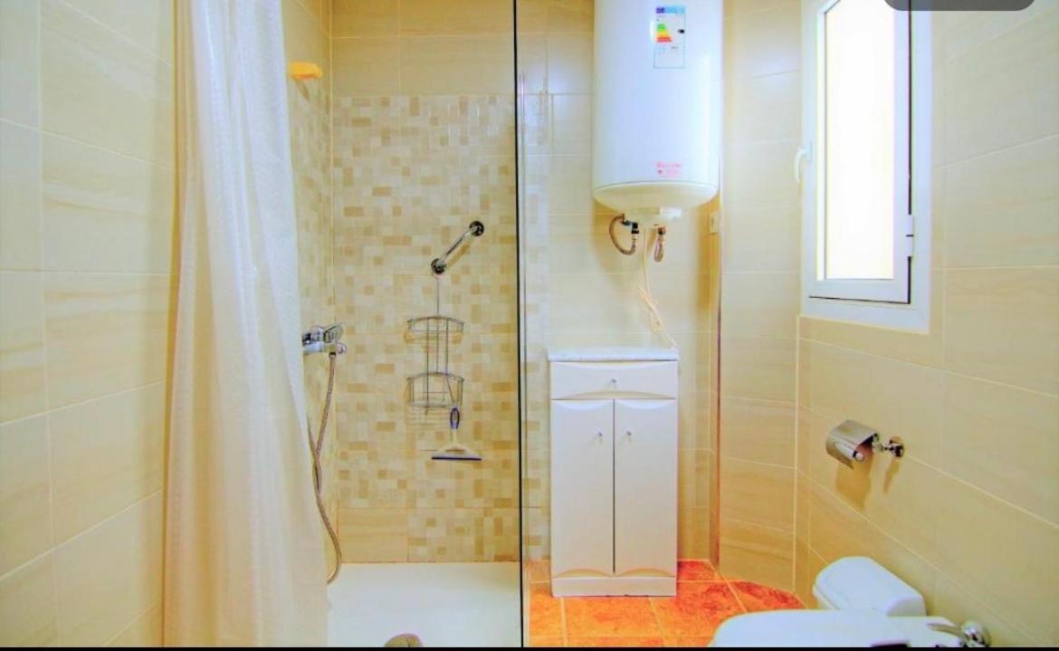 Low Cost Room Малага Екстериор снимка